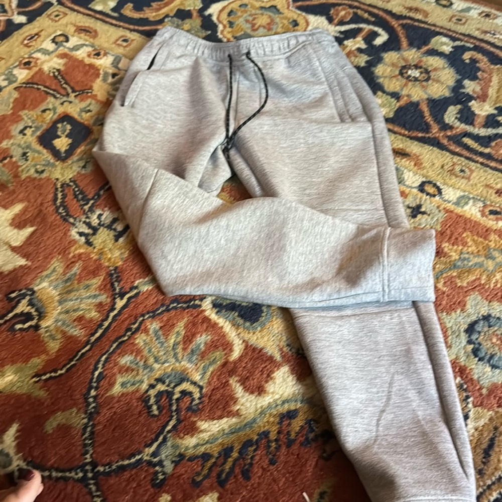 Men’s American Eagle grey athletic joggers size small